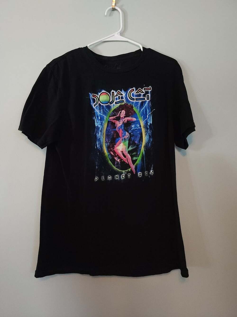 Concerttee Casualchic Doja Cat Planet Her Graphic BlackT-Shirt